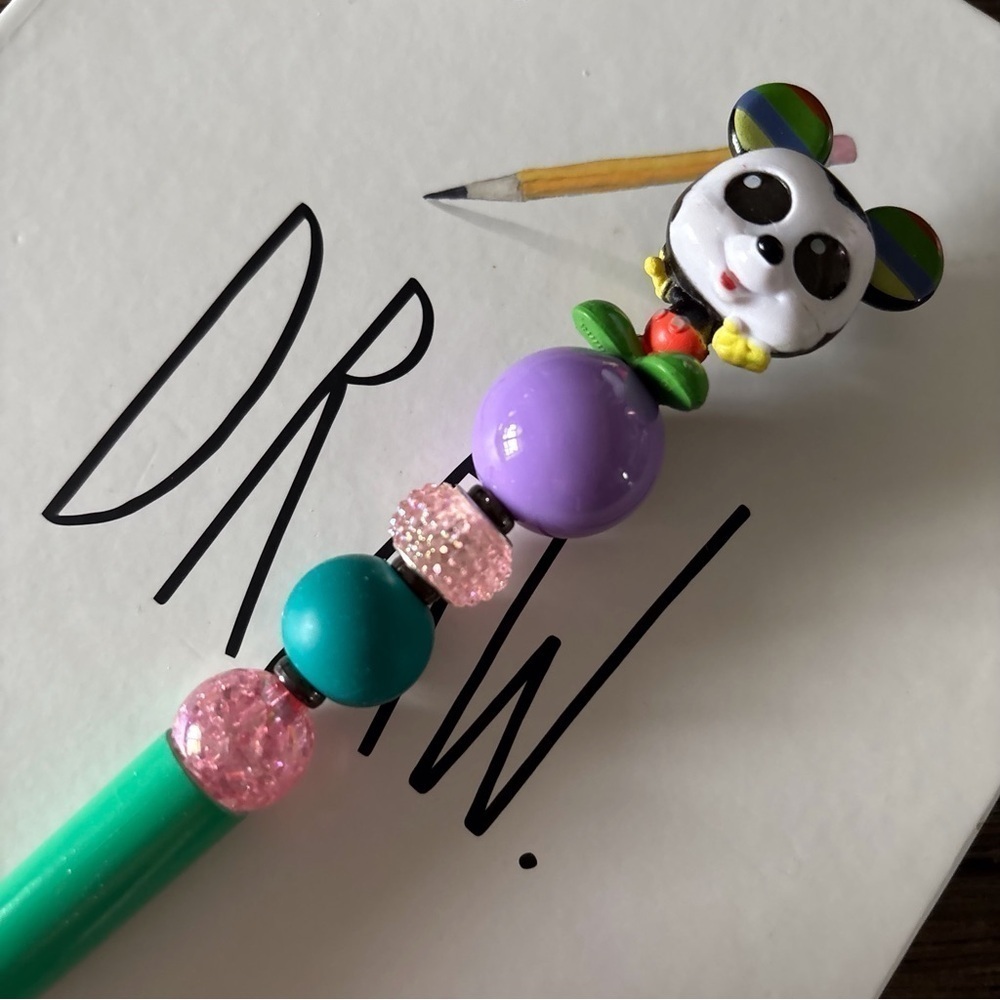 Disney Doorables: Mickey & Friends: Mickey Mouse handmade beaded pen